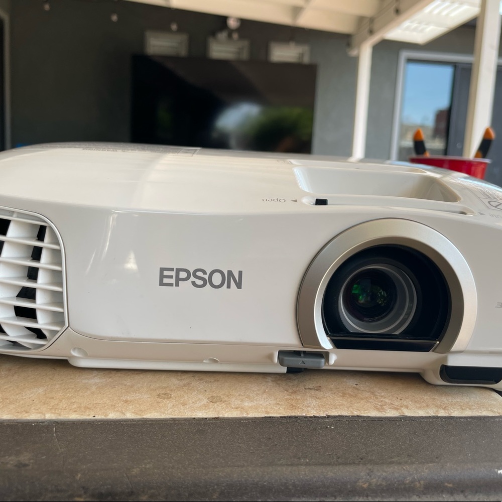 Epson PoweLite Home Cinema 2030   Full HD 1080p